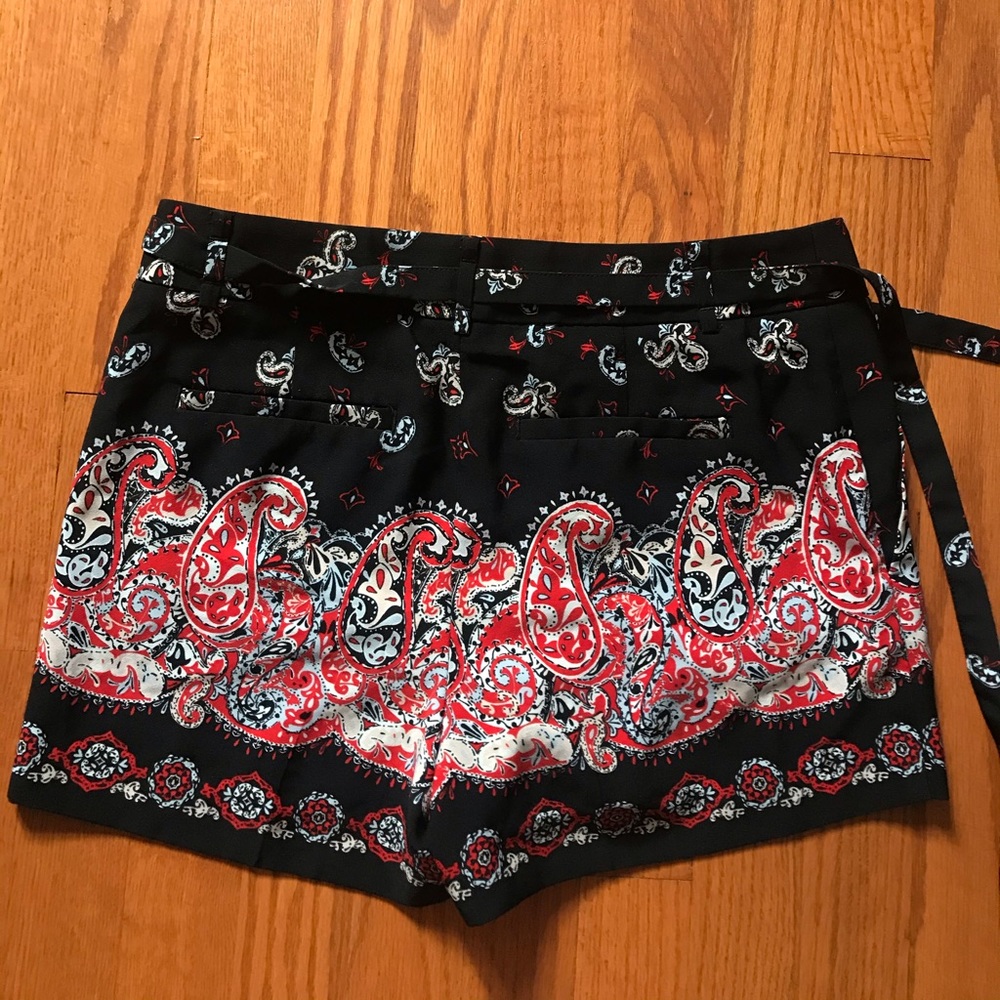 LOFT shorts - Picture 2 of 2